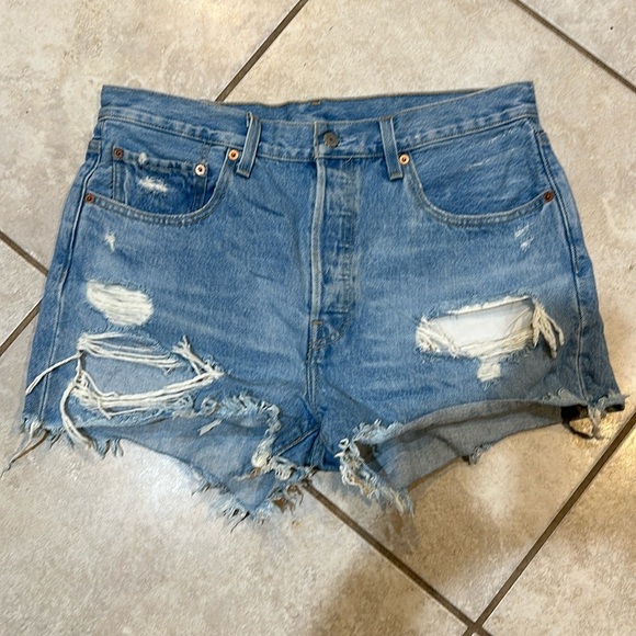 Levi’s 501 Destroyed Denim Shorts 31 Fault Line - Picture 2 of 8
